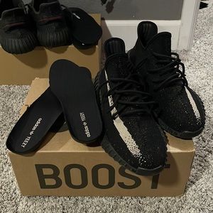 VNDS OREO YEEZY V2 SIZE 12